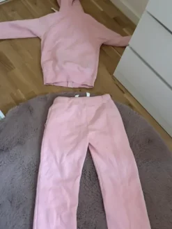 Rosa russemerch set