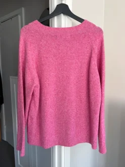 Rosa stickad tröja