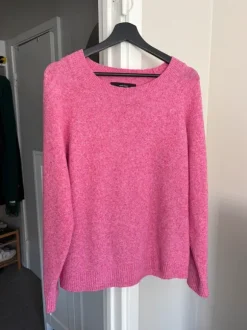 Rosa stickad tröja