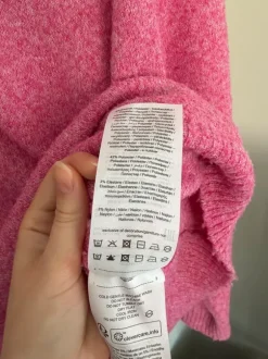 Rosa stickad tröja