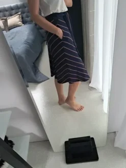 💙Rozkloszowana spódnica midi MO woman- granat, elegancja i wygoda