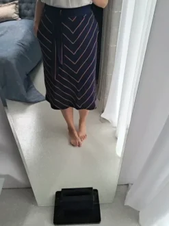 💙Rozkloszowana spódnica midi MO woman- granat, elegancja i wygoda