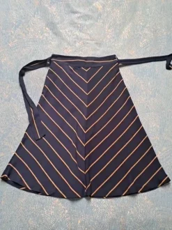 💙Rozkloszowana spódnica midi MO woman- granat, elegancja i wygoda