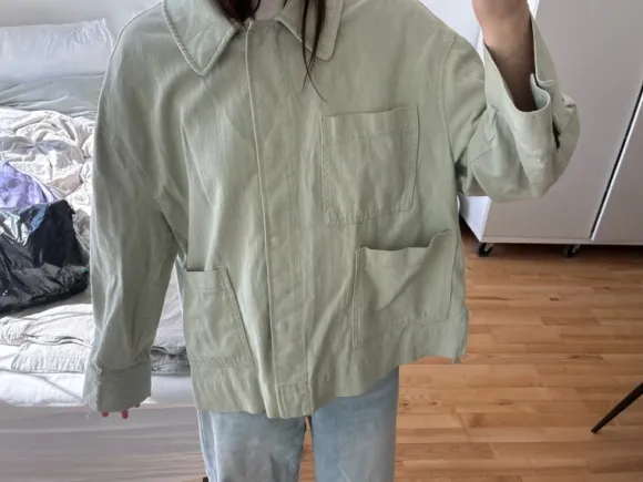 Sage grøn jakke