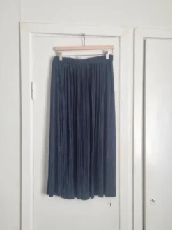 Samsøe Samsøe plisserad kjol, mörkblå, strl L