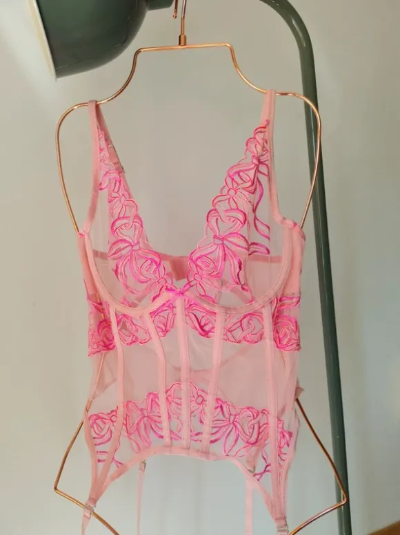 Seksowny gorset 80B z motywem kwiatowym z fiszbinami. Sexy