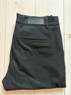 Shaping new tomorrow Chinos