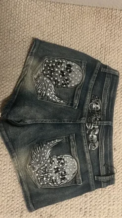 SHEIN skorts med dödskallar