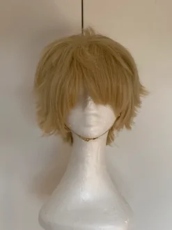 Short blonde wig