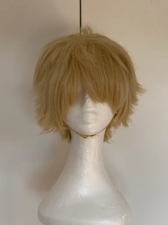Short blonde wig