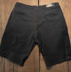 Shorts fra Shaping New Tomorow