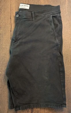 Shorts fra Shaping New Tomorow