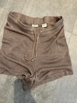 Shorts stickade Movesgood