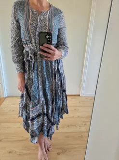 Skön sommarklänning strl 40