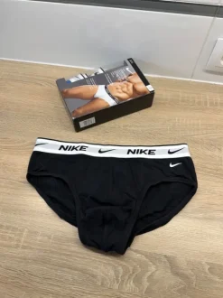 Slipy Nike