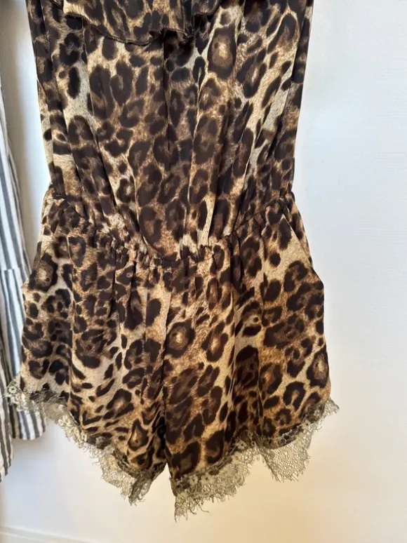 Smuk leopard printet buksedragt