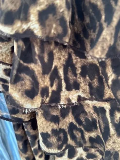 Smuk leopard printet buksedragt
