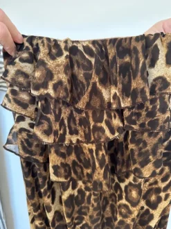 Smuk leopard printet buksedragt