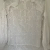 Smuk og detaljeret skjortebluse i str. S
