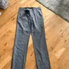 Snygg Grå Rutig Kostym