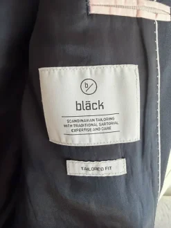Snygg kavaj & tillhörande kostymbyxa ifrån Bläck!