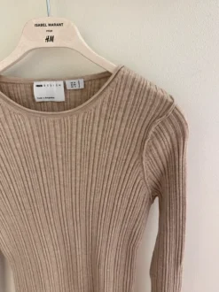 Snygg ribbad beige gravidtröja från Asos