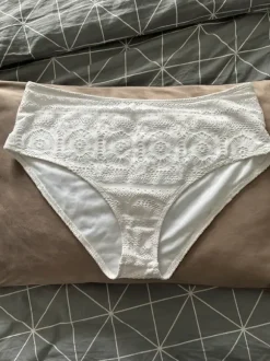 Snygg vit bikini