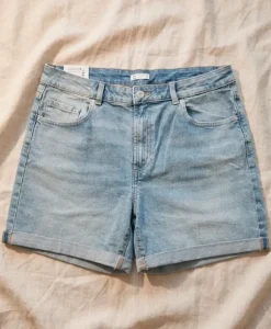 Snygga jeansshorts från Cubus (Mid waist, stl 31)