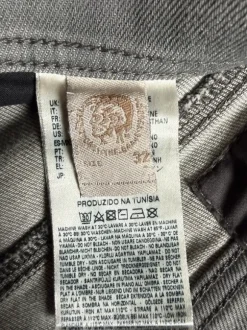 Snygga ljusgrå diesel jeans