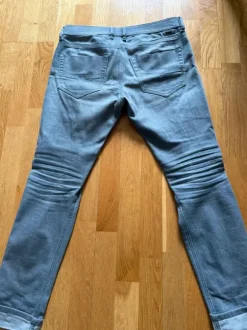 Snygga ljusgrå diesel jeans