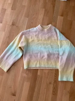 Somrig stickad tröja