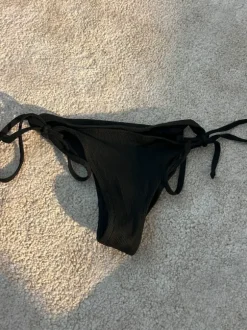 Sort bikini cute