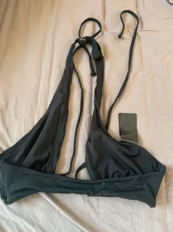 Sort bikini top