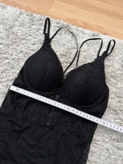 Sort body med snore