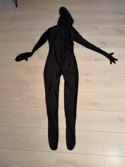 Sort heldragt kostume
