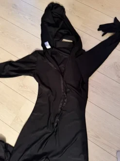 Sort heldragt kostume