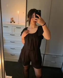 Sort off-shoulder playsuit