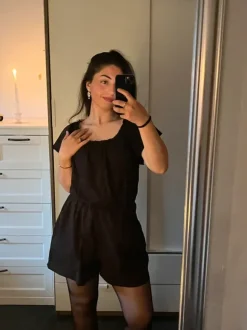 Sort off-shoulder playsuit