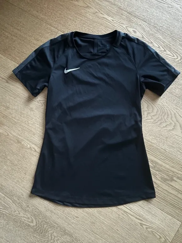 Sort sports t-shirt
