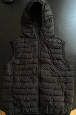 Sort vest