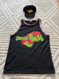 Space Jam linne och keps