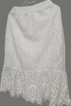 Spódnica haftowana 40