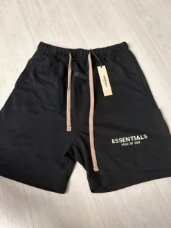 spodenki essentials