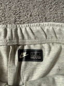 Spodenki Nike Tech Fleece