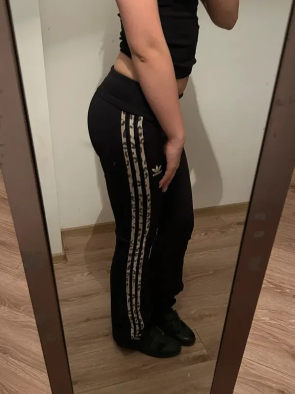 Spodnie Adidas wideleg dzwony boot cut niski stan panterka low rise becca y2k opium japan style