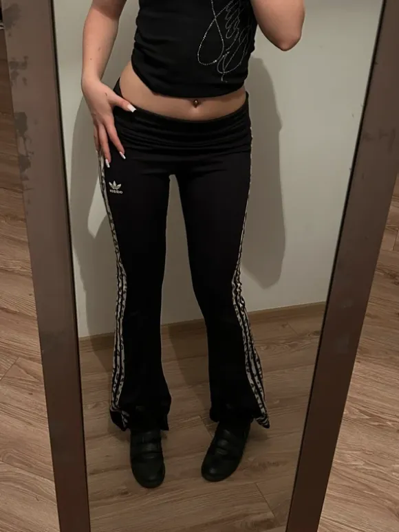 Spodnie Adidas wideleg dzwony boot cut niski stan panterka low rise becca y2k opium japan style