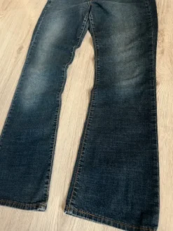 Spodnie dżinsowe dżinsy dzwony levis 515 bootcut flared jeans washed denim vintage y2k sk8