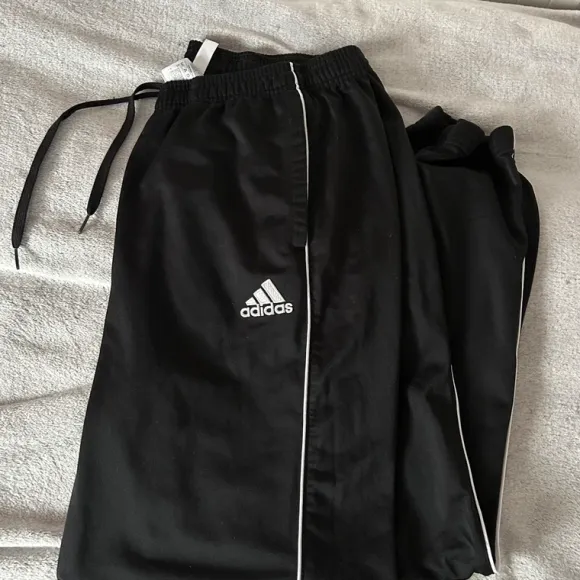 Spodnie dresowe szerokie adidas ortalion 2000s vintage alternative japanstyle