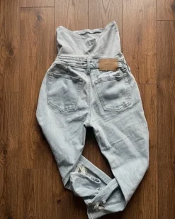 Spodnie jeansy mom jeans ciążowe XS z pasem
