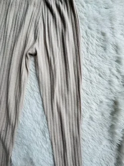 Spodnie Shein L 40 stylowe wygodne prążkowane modne beżowe miękkie elastyczne komfortowe